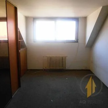 Prodej podkrovního bytu 1+1 v centru města Jičína