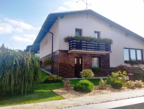 Fotografie nemovitosti - Prodej velkého RD s krásnou zahradou v klidné části obce Nové Město nad Metují.