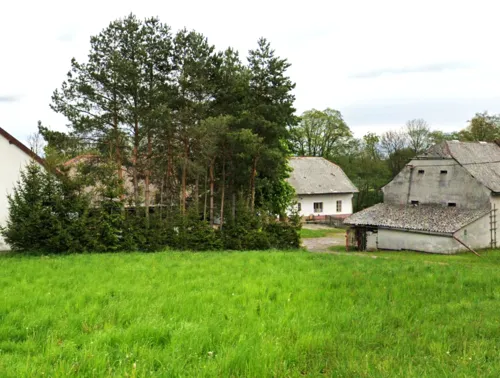 Fotografie nemovitosti - Prodej rozsáhlé zemědělské usedlosti v okrajové části Jičína - Robousy