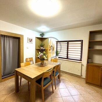 Prodej rodinného domu 6+kk situovaného na polosamotě v obci Mostek, okres Trutnov