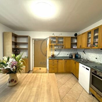 Prodej rodinného domu 6+kk situovaného na polosamotě v obci Mostek, okres Trutnov