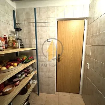 Prodej rodinného domu 6+kk situovaného na polosamotě v obci Mostek, okres Trutnov