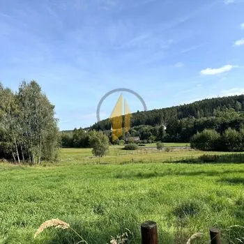 Prodej rodinného domu 6+kk situovaného na polosamotě v obci Mostek, okres Trutnov