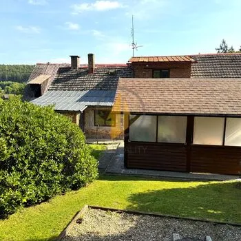 Prodej rodinného domu 6+kk situovaného na polosamotě v obci Mostek, okres Trutnov