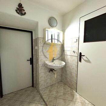 Prodej rodinného domu 6+kk situovaného na polosamotě v obci Mostek, okres Trutnov