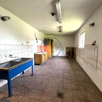 Prodej rodinného domu 6+kk situovaného na polosamotě v obci Mostek, okres Trutnov