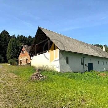 Prodej rodinného domu 6+kk situovaného na polosamotě v obci Mostek, okres Trutnov