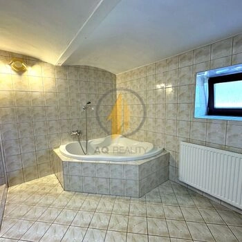 Prodej rodinného domu 6+kk situovaného na polosamotě v obci Mostek, okres Trutnov