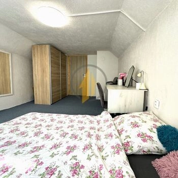 Prodej rodinného domu 6+kk situovaného na polosamotě v obci Mostek, okres Trutnov