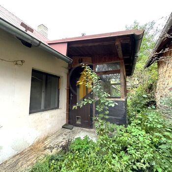 Prodej rodinného domu se zahradou v obci Bošice u Svojšic, 4 km od Kolína