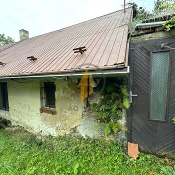 Prodej rodinného domu se zahradou v obci Bošice u Svojšic, 4 km od Kolína