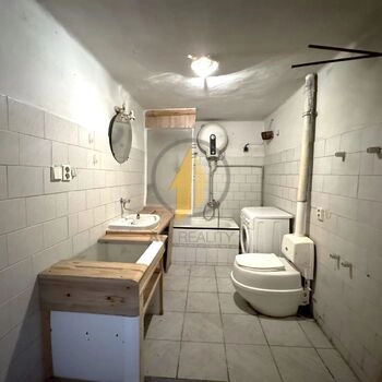 Prodej rodinného domu se zahradou v obci Bošice u Svojšic, 4 km od Kolína