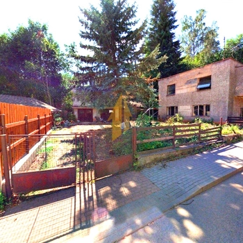 Prodej domu se 2 bytovými jednotkami, garážemi a zahradou