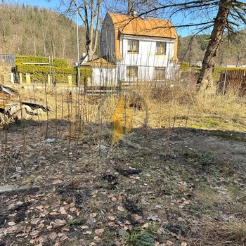 Prodej domu se 2 bytovými jednotkami, garážemi a zahradou