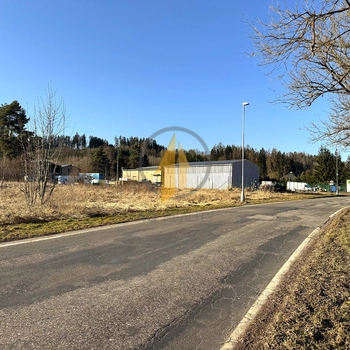 Prodej pozemku o CP 4486 m2 ke komerčním účelům v obci Stará Paka