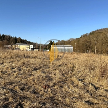 Prodej pozemku o CP 4486 m2 ke komerčním účelům v obci Stará Paka