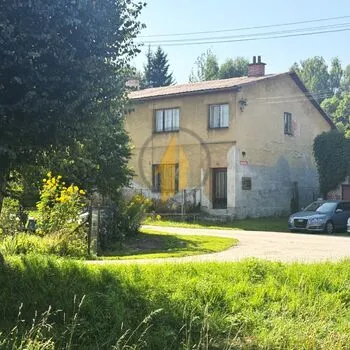 Prodej rodinného domu se zahradou o celkové ploše 240 m&sup2; v obci Stará Paka.