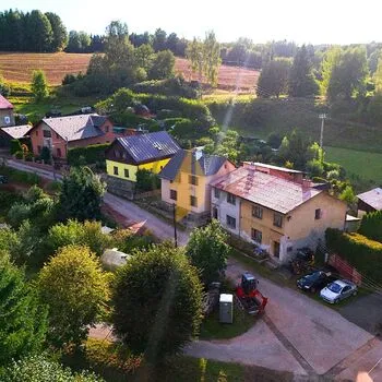 Prodej rodinného domu se zahradou o celkové ploše 240 m&sup2; v obci Stará Paka.