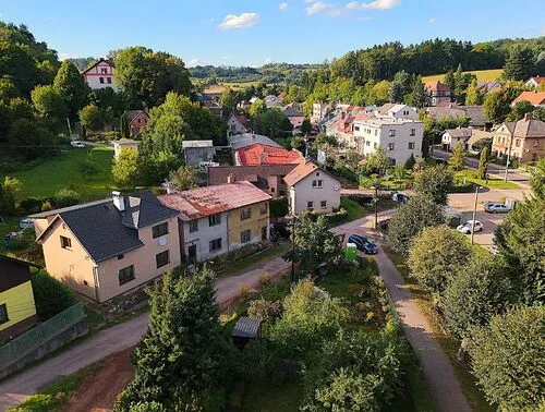 Fotografie nemovitosti - Prodej rodinného domu se zahradou o celkové ploše 240 m² v obci Stará Paka.