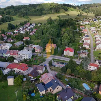 Prodej rodinného domu se zahradou o celkové ploše 216 m&sup2; v obci Stará Paka.