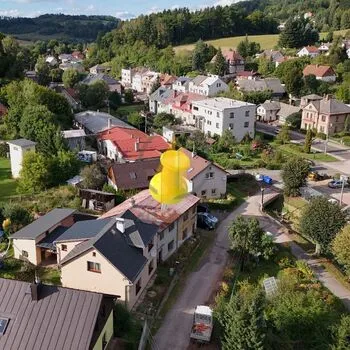 Prodej rodinného domu se zahradou o celkové ploše 216 m&sup2; v obci Stará Paka.