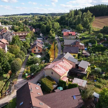 Prodej rodinného domu se zahradou o celkové ploše 216 m&sup2; v obci Stará Paka.