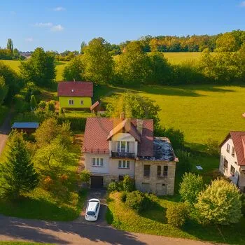 Prodej rodinného domu se zahradou a výhledem na Krkonoše v klidné obci Bukovina u Čisté