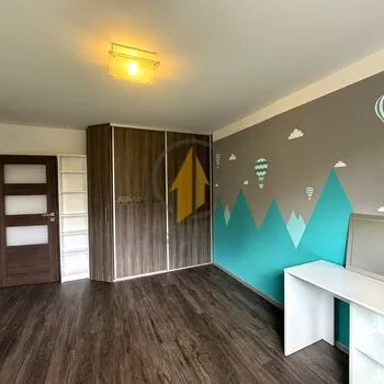 Pronájem krásného zrekonstruovaného bytu 3+1 v Jičíně – klid, zeleň a vše po ruce!