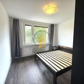 Pronájem krásného zrekonstruovaného bytu 3+1 v Jičíně – klid, zeleň a vše po ruce!