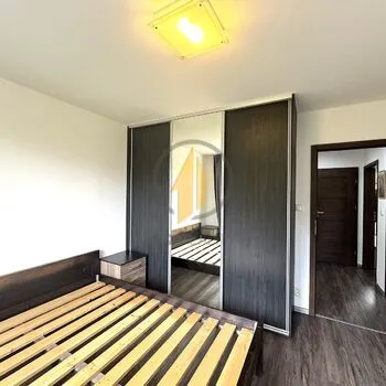 Pronájem krásného zrekonstruovaného bytu 3+1 v Jičíně – klid, zeleň a vše po ruce!