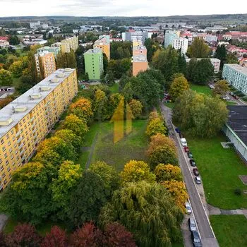 Pronájem krásného zrekonstruovaného bytu 3+1 v Jičíně – klid, zeleň a vše po ruce!