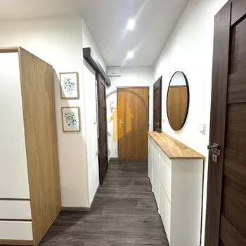 Pronájem krásného zrekonstruovaného bytu 3+1 v Jičíně – klid, zeleň a vše po ruce!