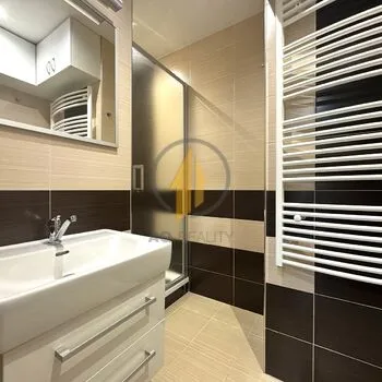 Pronájem krásného zrekonstruovaného bytu 3+1 v Jičíně – klid, zeleň a vše po ruce!