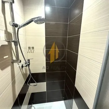 Pronájem krásného zrekonstruovaného bytu 3+1 v Jičíně – klid, zeleň a vše po ruce!