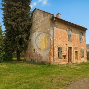 Prodej rodinného domu s prostornou stodolou v obci Nemyčeves