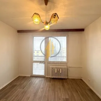 Pronájem slunného bytu 3+1 o CP 67 m2 s lodžií v Jičíně.