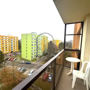 Pronájem slunného bytu 3+1 o CP 67 m2 s lodžií v Jičíně.