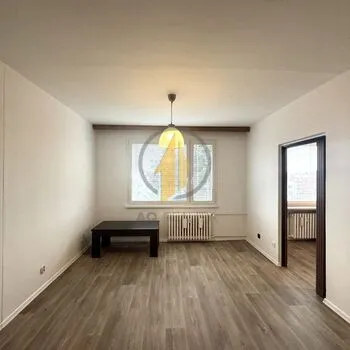 Pronájem slunného bytu 3+1 o CP 67 m2 s lodžií v Jičíně.