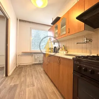 Pronájem slunného bytu 3+1 o CP 67 m2 s lodžií v Jičíně.