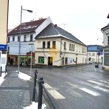 Pronájem přízemí domu ke komerčnímu užití v obci Turnov.